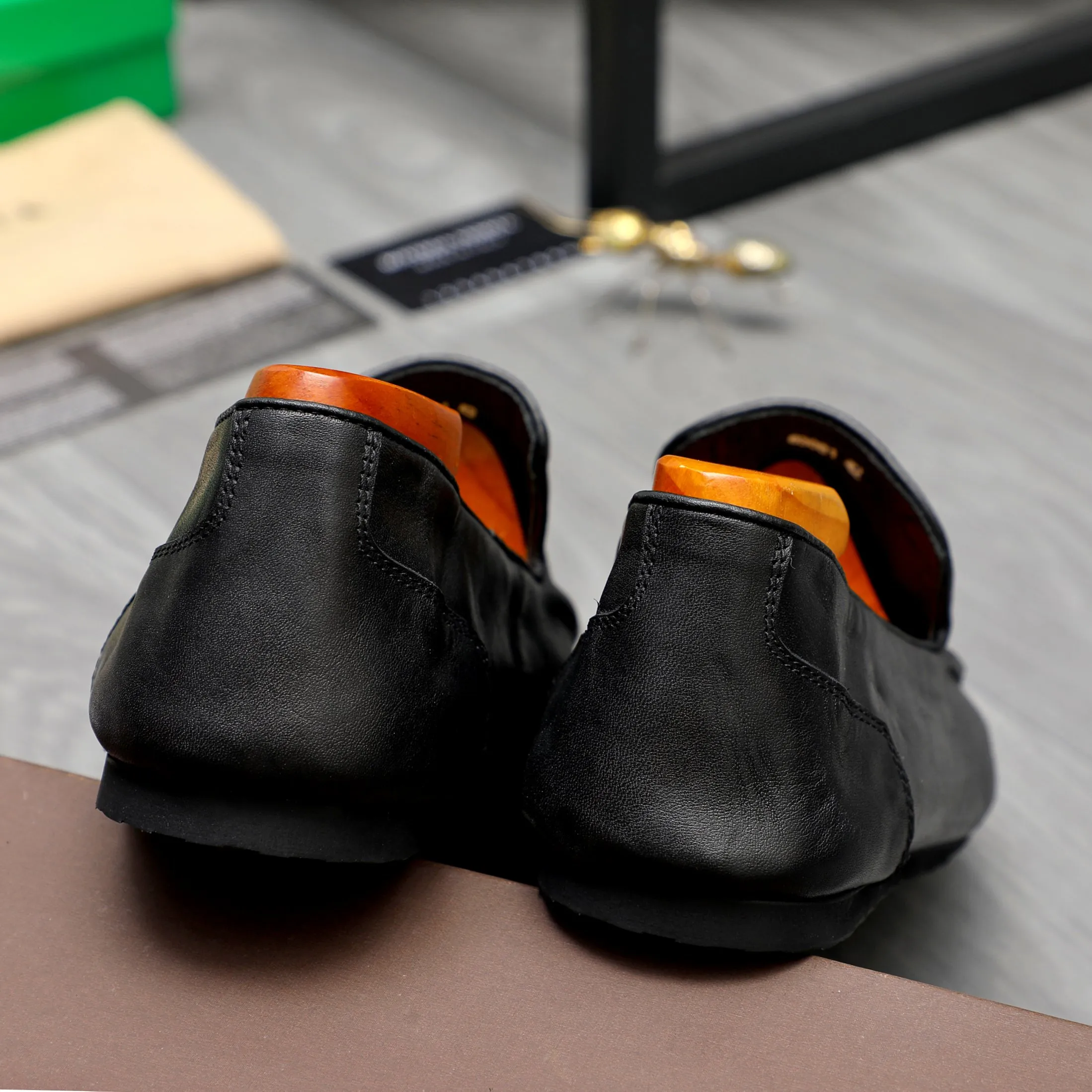 Men's shoes 💰460 Product trademark: BV "Bottega Veneta" soft leather slip-on men's shoes Regular size: 39-45 Product materials: Selected high-quality cowhide upper, cowhide lining, original outsole